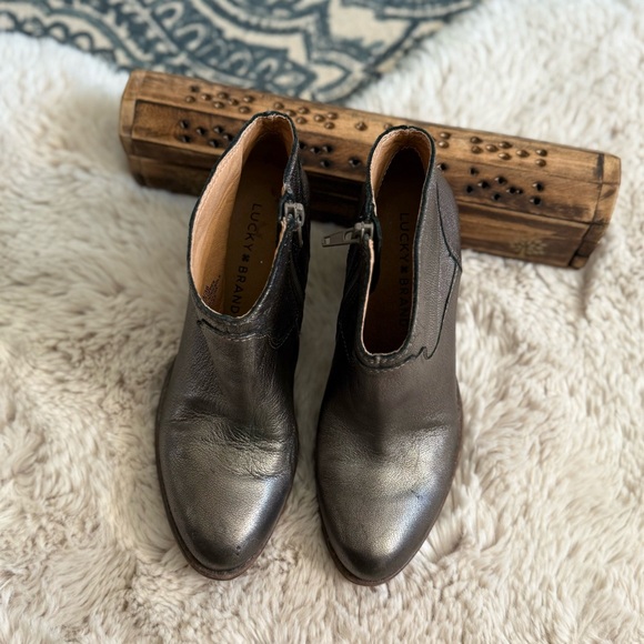 Lucky Brand Eller Almond Toe Ankle Bootie size 6 Pewter grey. - Picture 3 of 12
